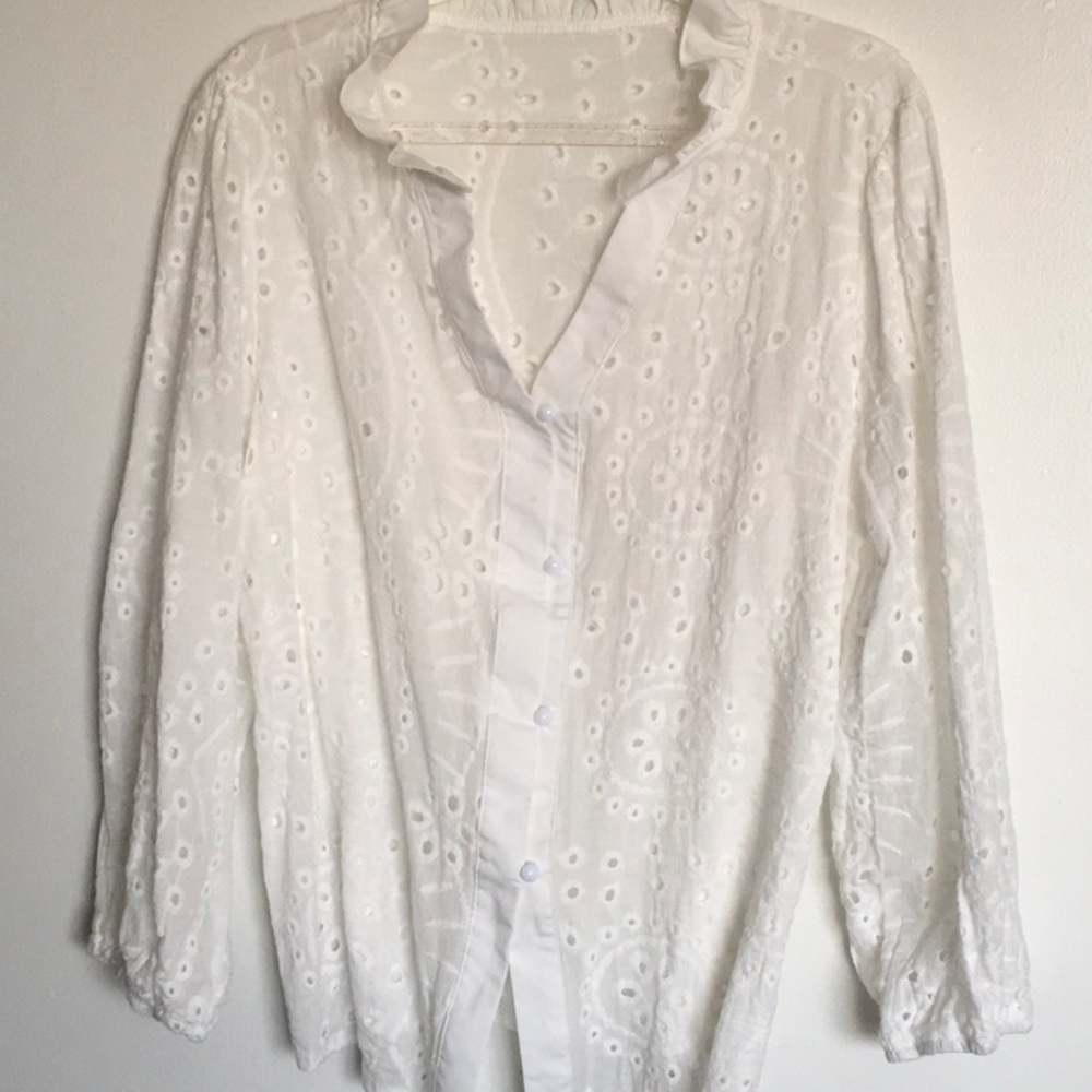 White Eyelet Button-Up Blouse. L 105